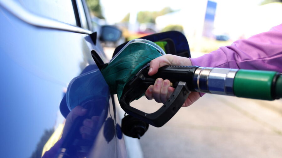 Rising Fuel Costs Threaten Truckers, Taxi Drivers and Sales Representatives in Italy