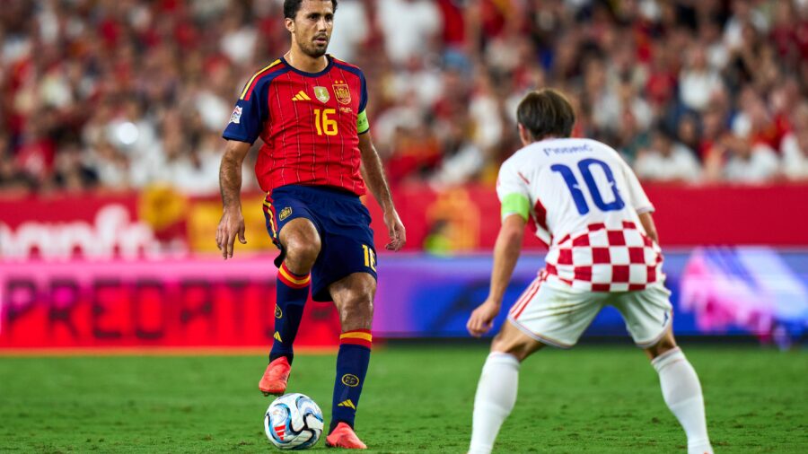 Luis de la Fuente’s Bold Line‑up Switch Sparks Debate in Spain’s Squad
