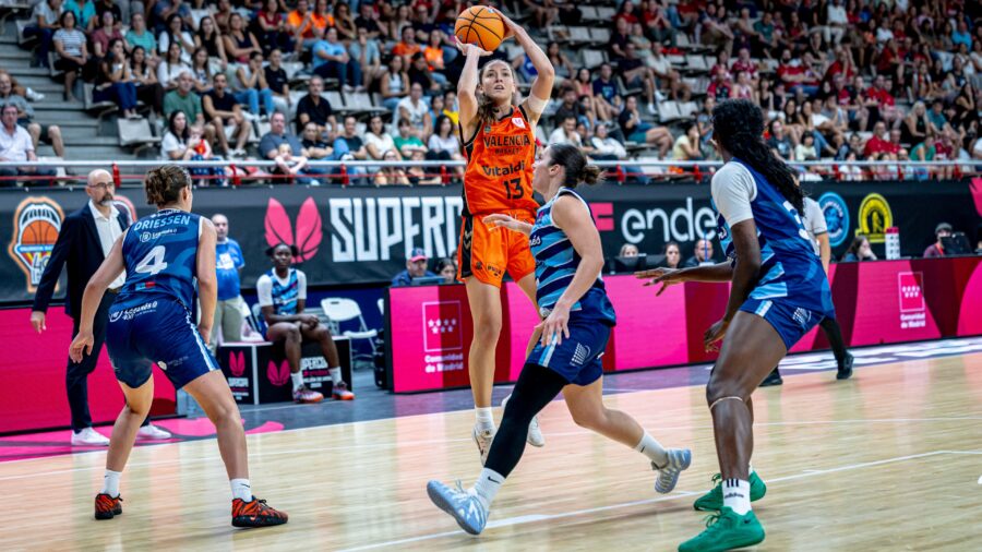 Elena Buenavida Leads Valencia Basket to Fourth Spanish Supercup Title