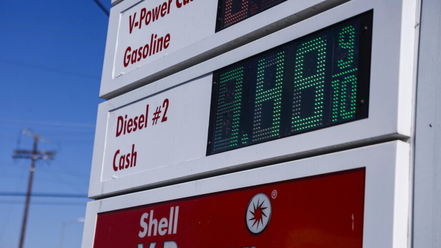Trump Weighs Diesel Export Halt Amid Fuel Crisis and Midterm Concerns