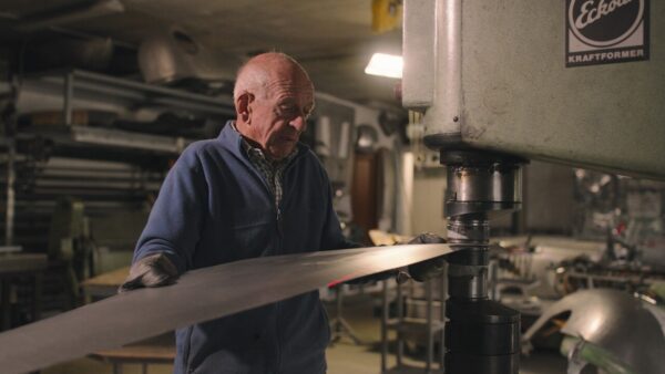 Documentary ‘L’anima delle macchine’ Debuts at Mauto on Vintage Car Restoration