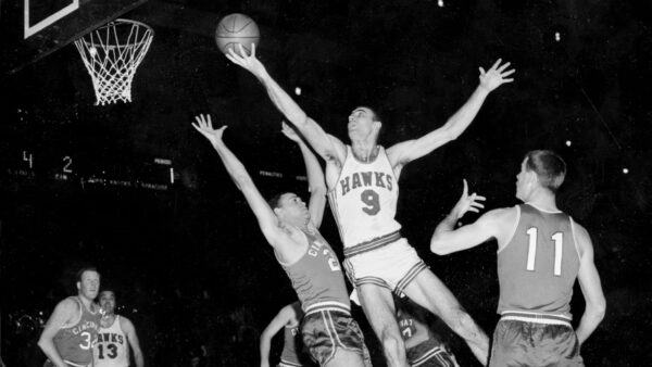 Bob Pettit, NBA’s First MVP, Dies at 93