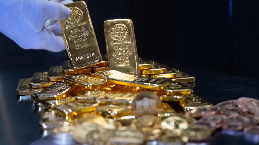 Rising Bond Yields Drag Gold Prices Down Amid Higher Oil Costs