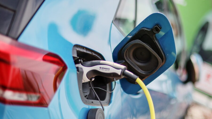 Home EV Charger Bonus Resumes as Domestic Installations Surge 273% in September