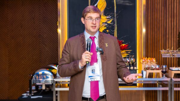 Kazakh Billionaire Timur Turlov Runs for FIDE Presidency, Cites AI Benefits in Chess