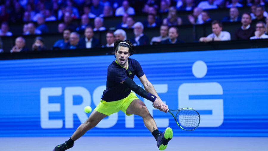 Carlos Alcaraz Advances to Vienna Semifinals to Face Medvedev