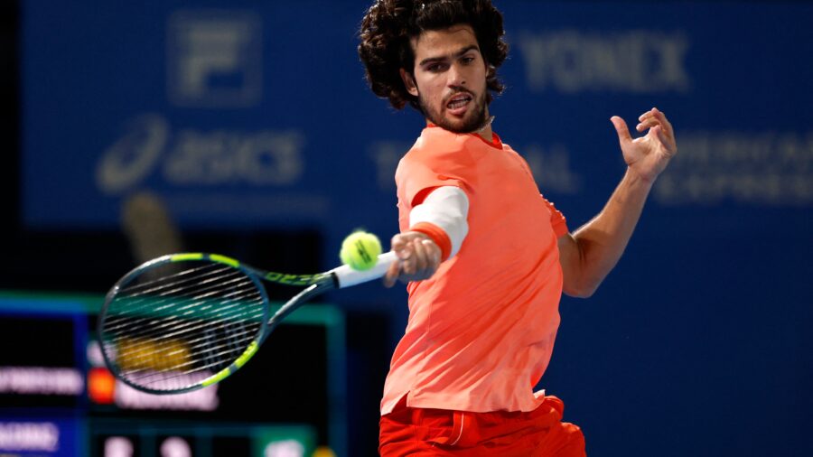 Carlos Alcaraz Powers Into the Tokyo Final