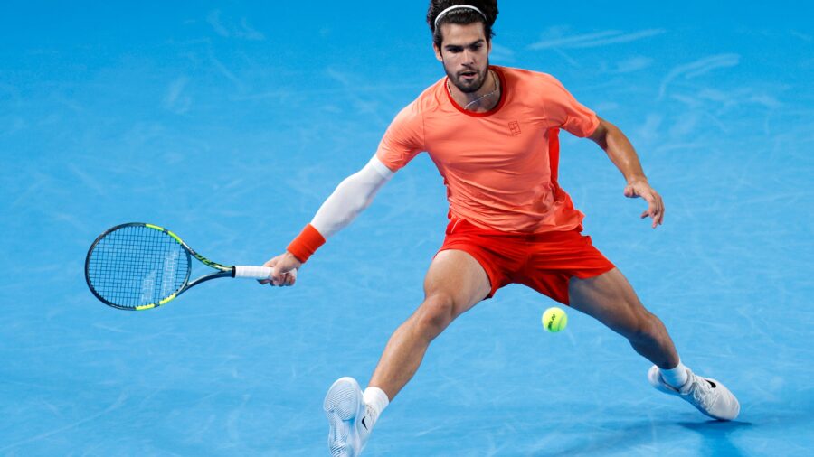 Carlos Alcaraz Powers Into Tokyo Quarterfinals