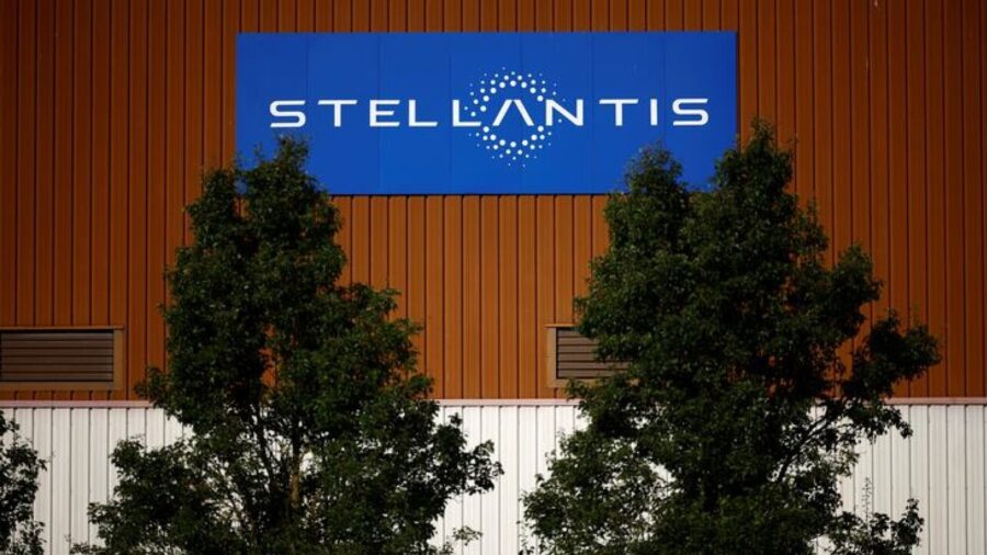 Italian Ambassador Visits Stellantis Plant in Oran