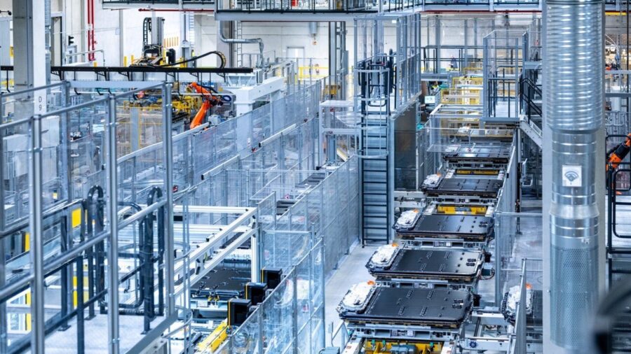 BMW Ramps Up Battery Production for New i3 in Bavaria