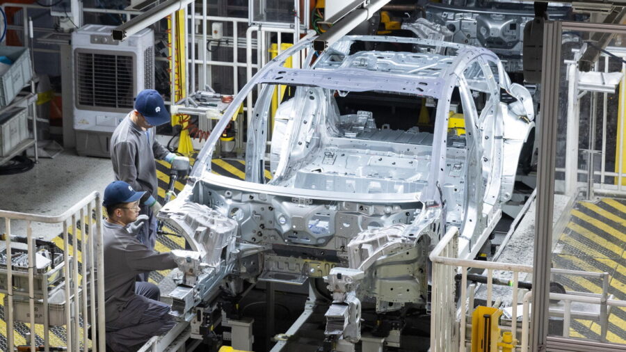 China Auto Sales Decline in September Despite Electric Vehicle Growth