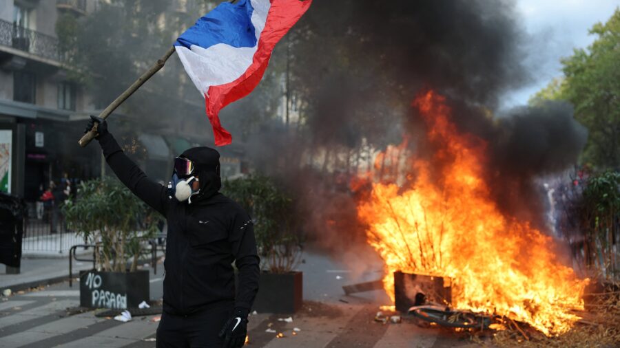 France Faces Rising Borrowing Costs Amid Political and Fiscal Instability