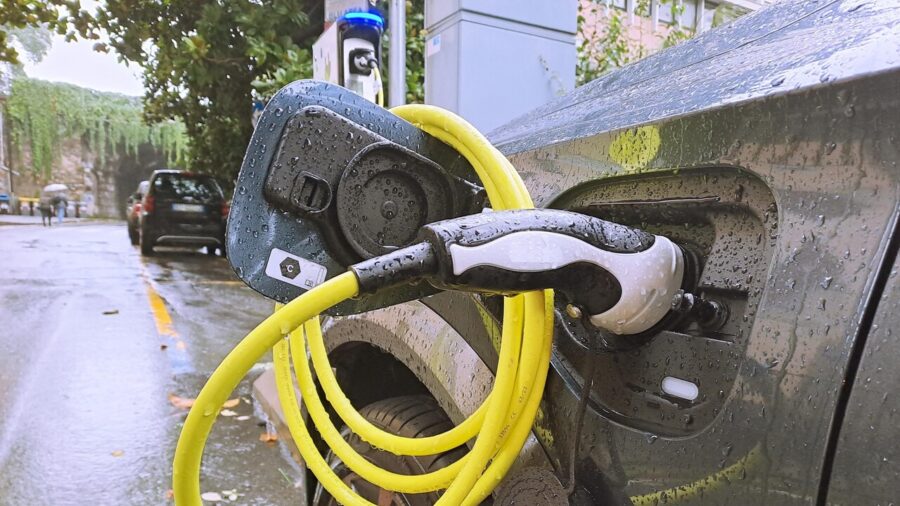 Italy Trails Electric Vehicle Adoption Targets Ahead of 2030