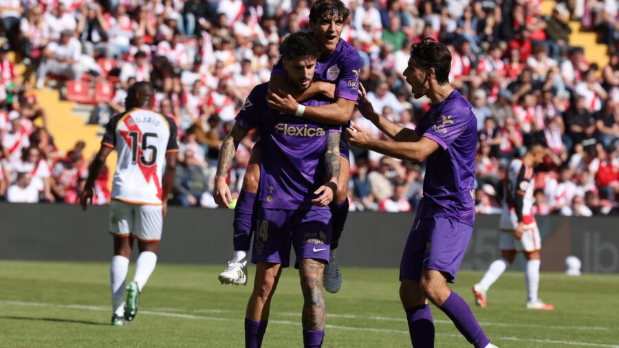 Elche defeats Rayo 3-0 in Vallecas amid Rayo’s fan support complaints