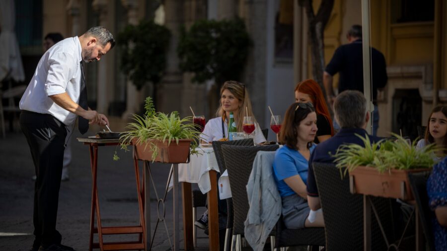 Spain’s Economy Grows 2.7% Amid Consumption and Public Spending