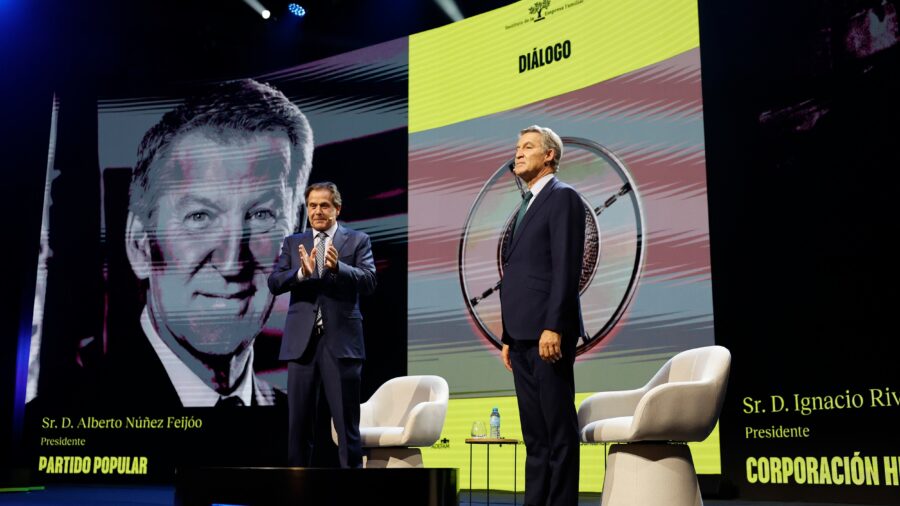 Feijóo Challenges Current Sick Leave Trends at Business Conference