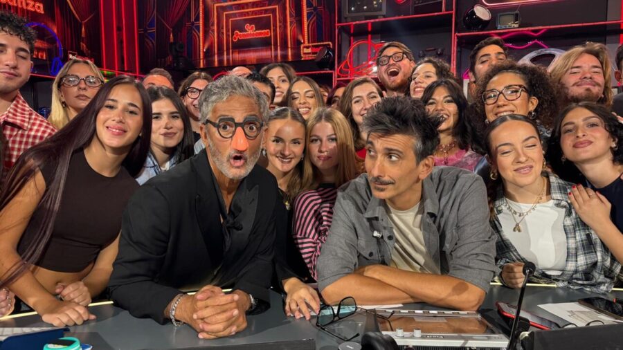 Fiorello’s Surprise Video Call Finds Cremonini on R101, Sparks Radio‑Erasmus Banter