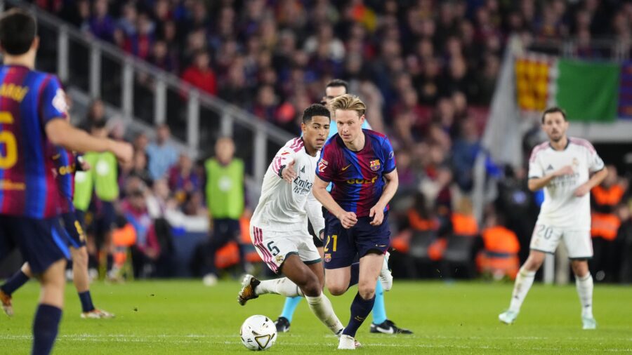 Frenkie de Jong Returns to Barcelona Pitch Amid Lingering Contract Uncertainty