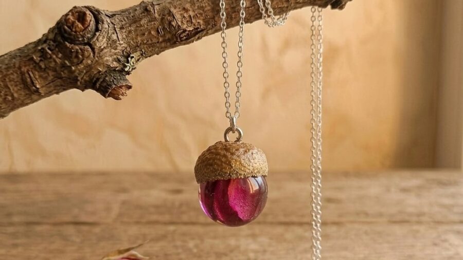 Galician Entrepreneur Turns Childhood Hobby Into Jewelry Business