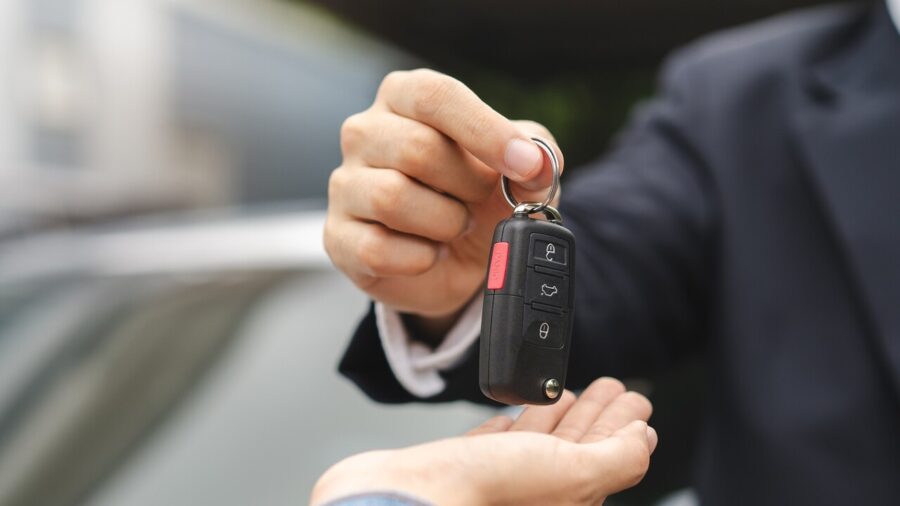 Corporate Fleet Leasing Declines as Businesses Extend Contracts