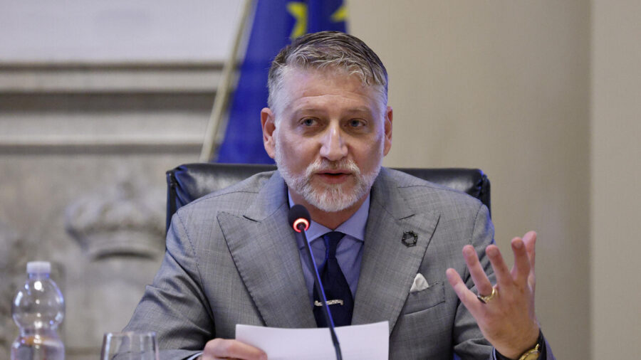 Italian Minister Giuli Announces €4 Million Boost for Youth‑Focused Bookstores