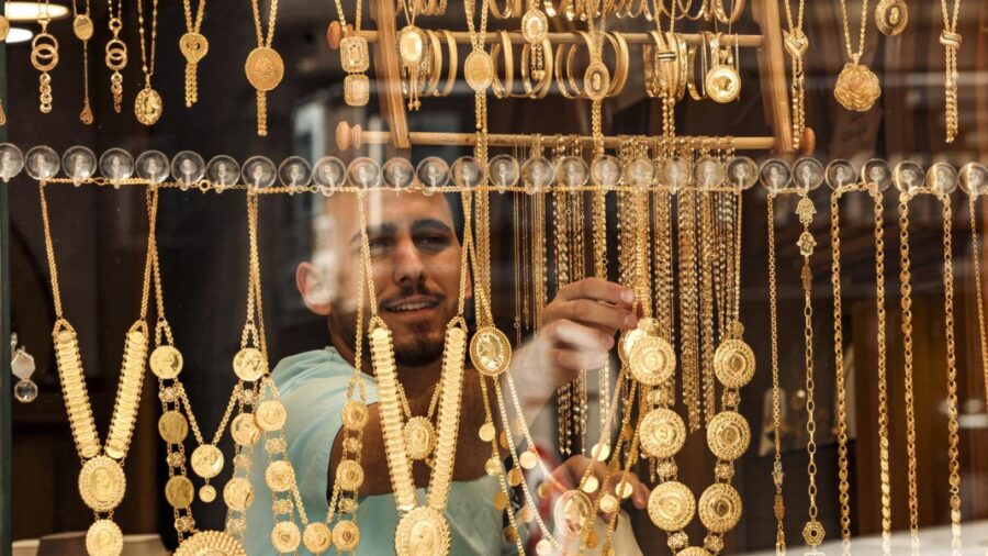 Egyptian Gold Prices Increase as Dollar Gains Ground