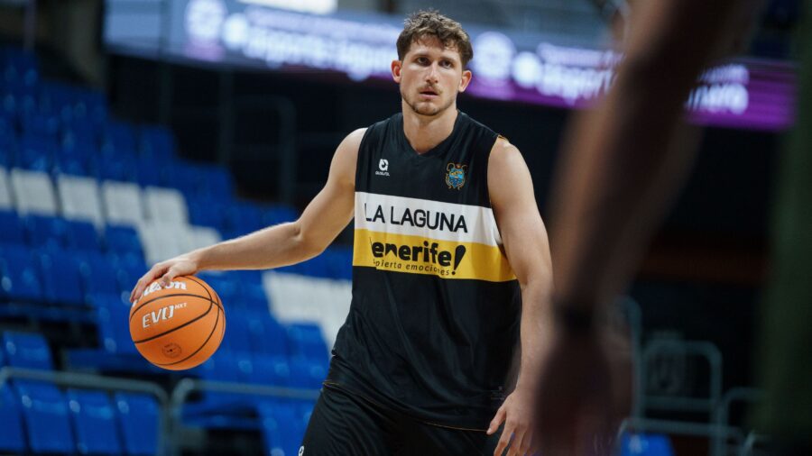 Basketball Player Hector Alderete Balances Pro Career with Law Degree