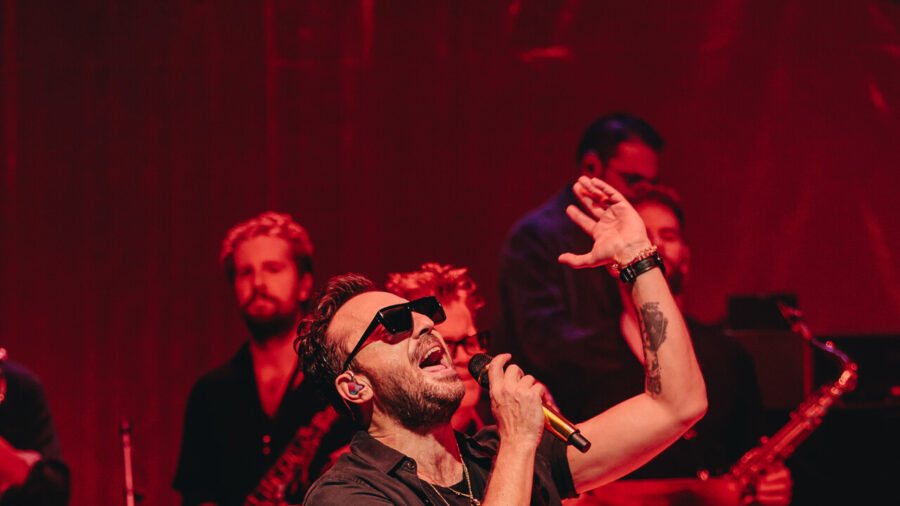 Cremonini Debuts at Number One on Italian Music Charts