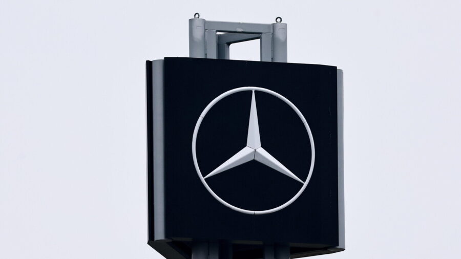 Mercedes-Benz Reports Revenue Decline Amid Weak Demand in China