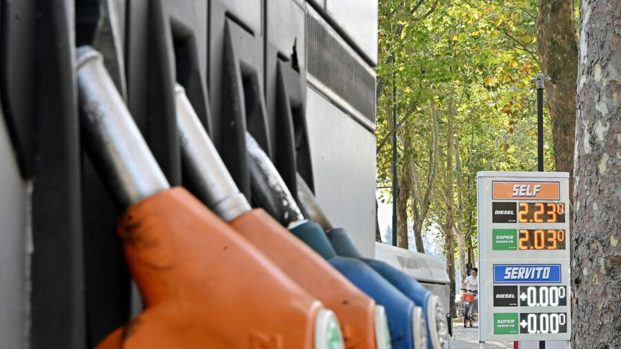 Diesel Prices Surge on Italian Motorways Amid Broad Fuel Hikes