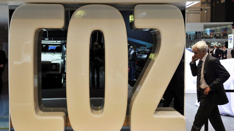 EU Parliament committees confirm pact on revising car CO2 standards