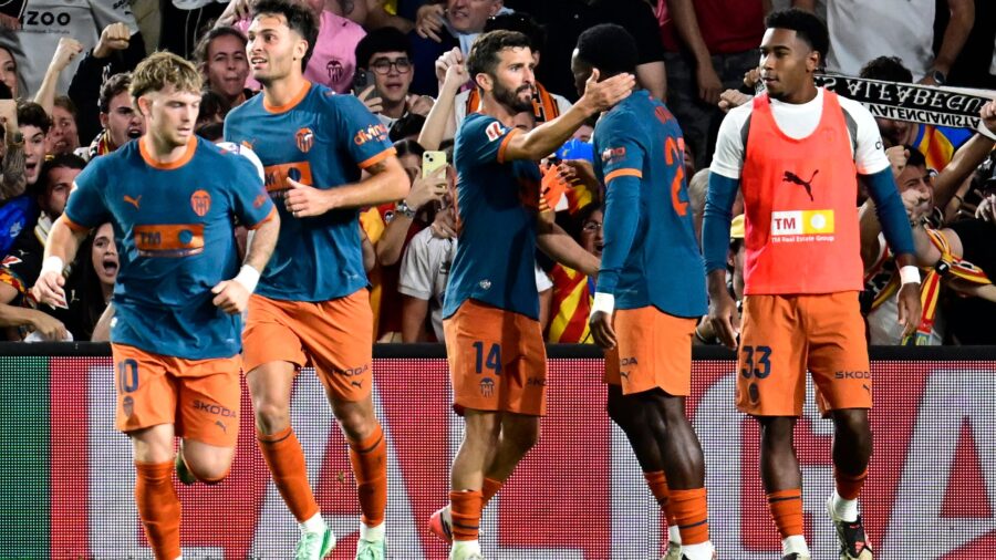 Valencia Secures Draw Against Racing Santander