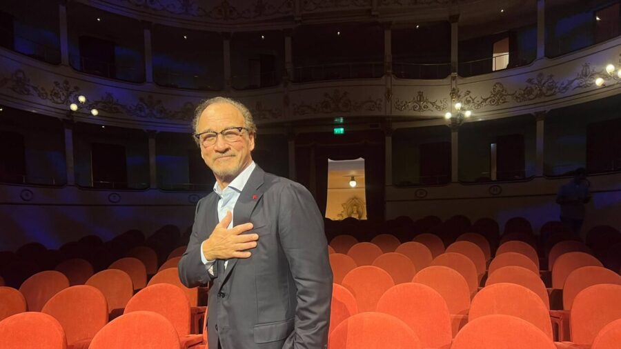 Actor Jim Belushi Discusses Blues Music and Career in Florence