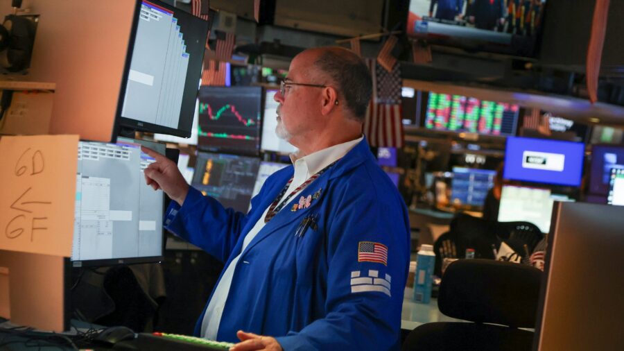 Global Stock Markets Sustain Gains Despite Economic Uncertainty