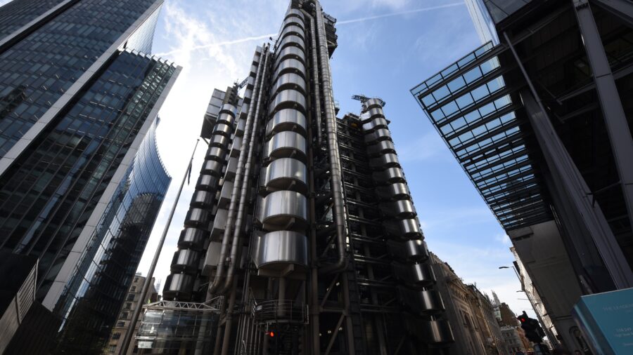 European Bank Shares Decline Amid Rising Interest Rate Concerns