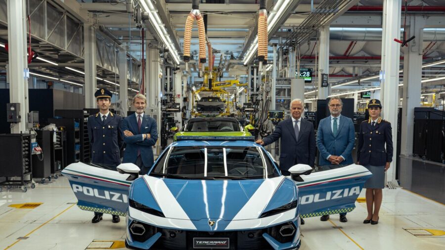 Lamborghini Honors Its Partnership With the Italian Police
