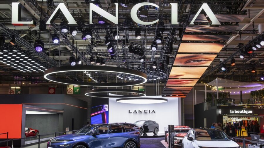 Lancia Debuts New Gamma Flagship Model in Paris