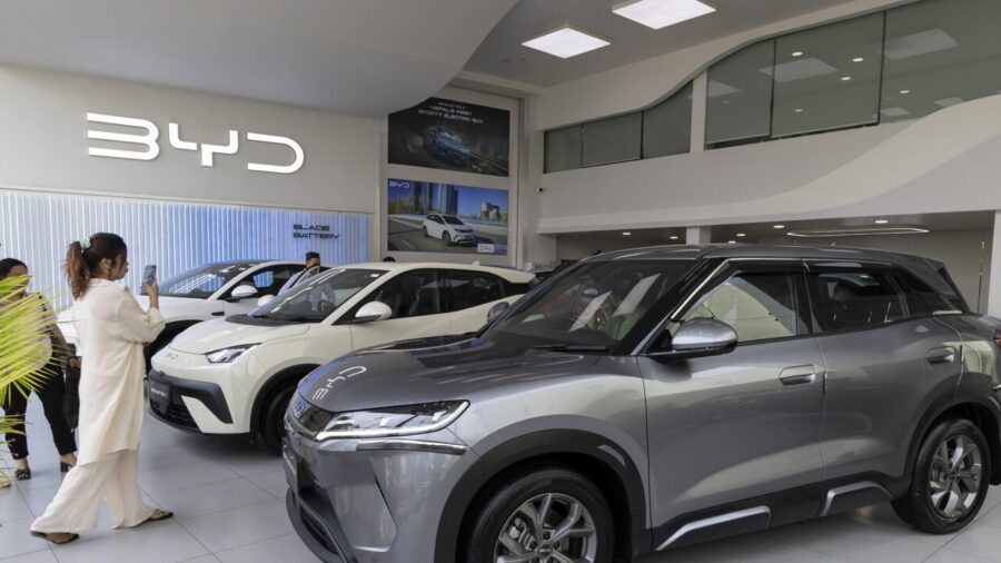 EU Sets Annual Import Cap on Chinese Hybrid Vehicles Starting December