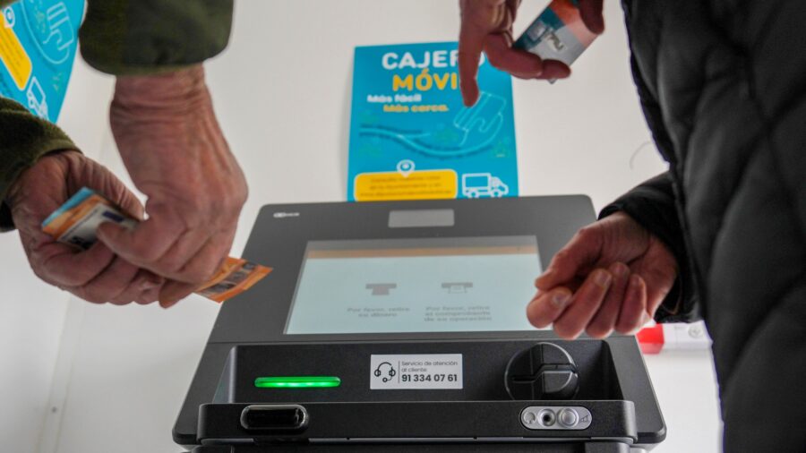 Spanish Bank Customers Report Rising Difficulties Accessing Cash at ATMs