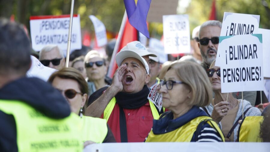 Thousands Protest in Madrid to Defend Public Pension System