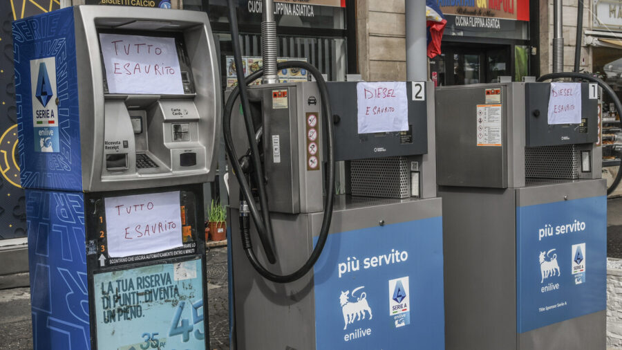 Italian Fuel Prices Diverge: Diesel Rises While Gasoline Costs Decline