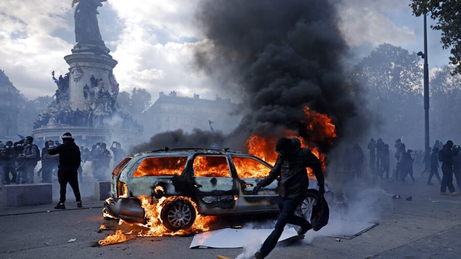 Moody’s Maintains France’s Sovereign Debt Rating Amid Political Instability
