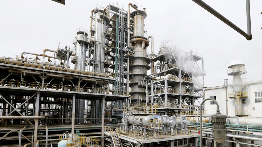 Beijing Halts Fuel Exports, Singapore Faces Low Gasoline Stocks, Pertamina Watches Closely