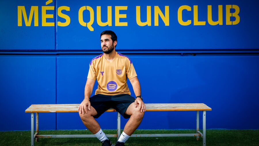 Barcelona Coach Pere Romeu Wins Johan Cruyff Award