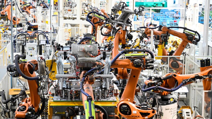 German President Steinmeier Visits Volkswagen Factory During China Trip to Boost Trade Ties