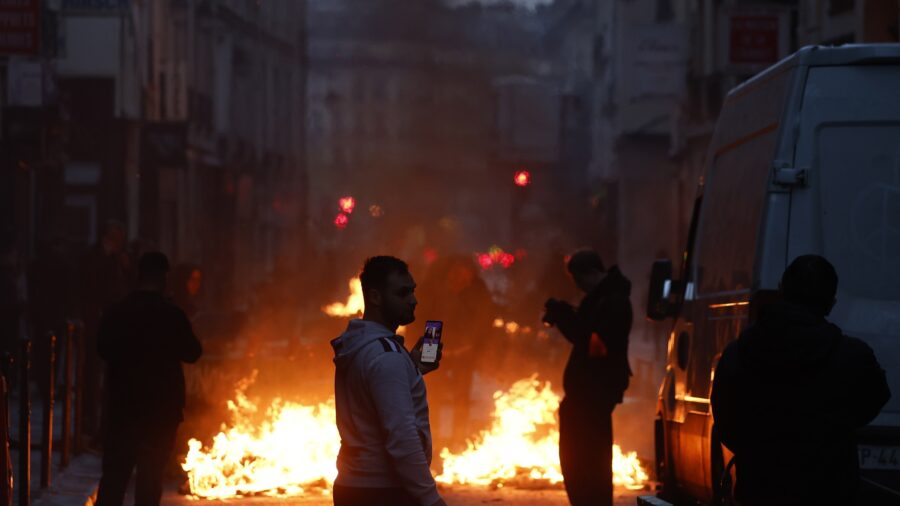 France Faces Economic Challenges as Analysts Draw Parallels to Greece
