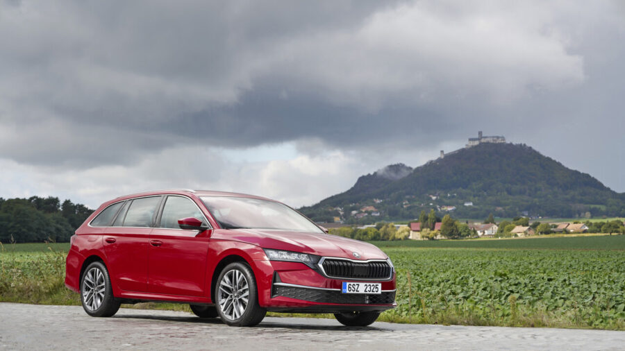 Škoda Octavia Expands Lineup with New Hybrid Options