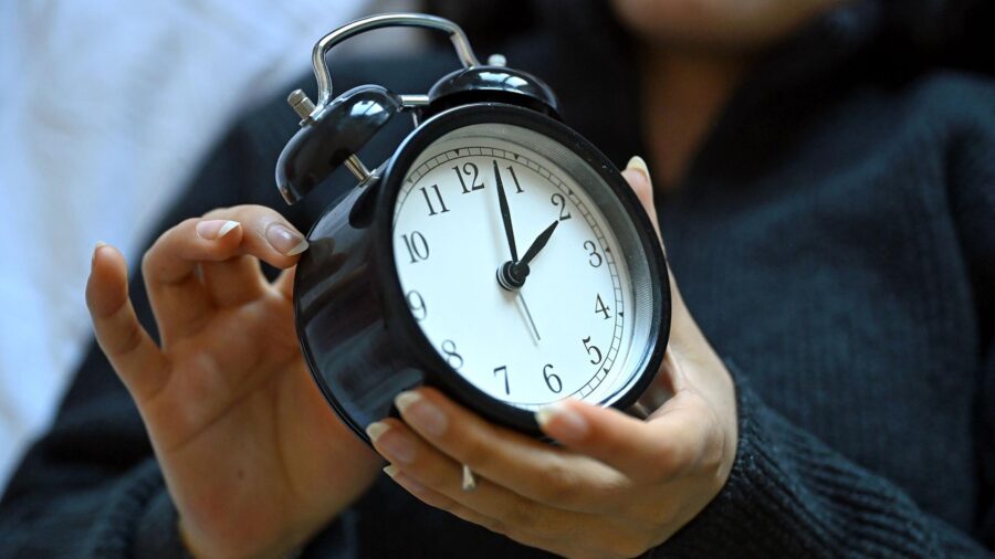 Daylight Saving Time Ends as Clocks Fall Back