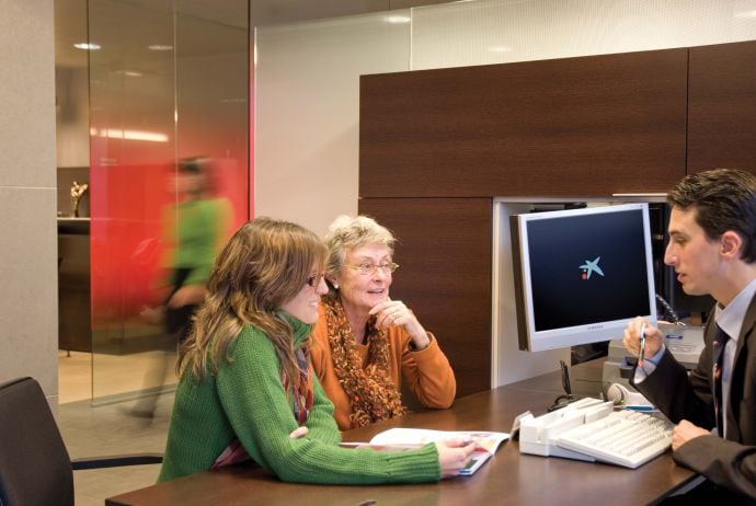 UGT Files Complaint Against CaixaBank Over AI Transparency