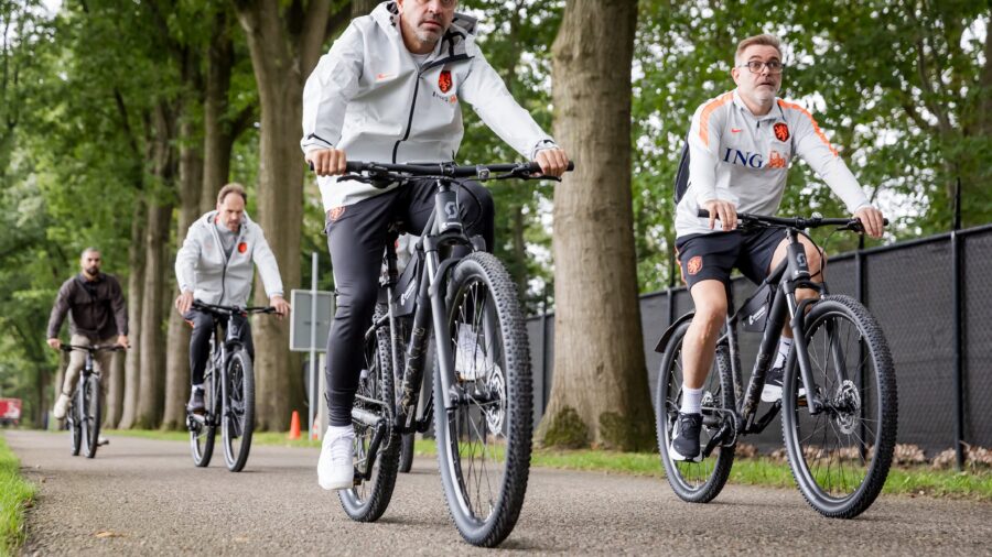 Xavi Hernández Embraces Dutch Life While Coaching in the Netherlands